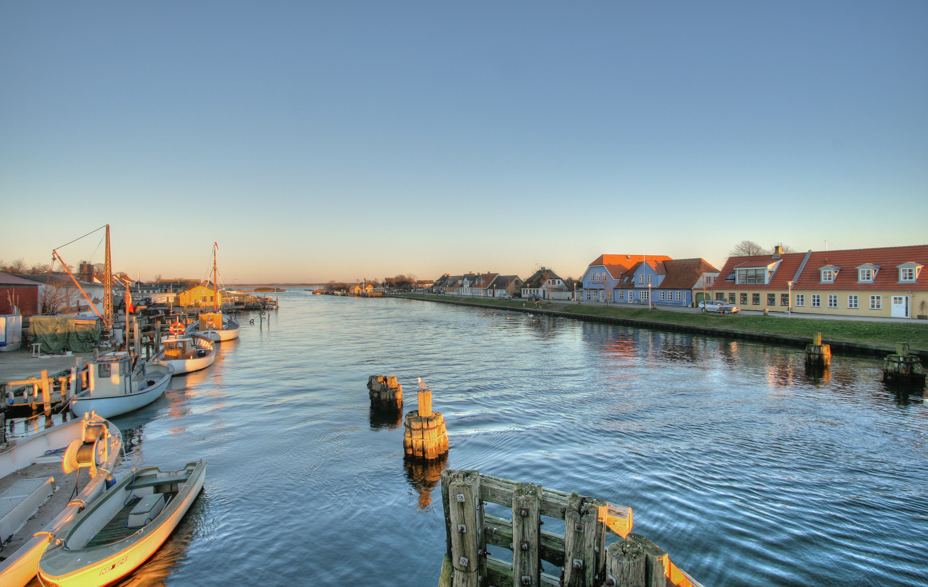Kanalen i Karrebæksminde ved solnedgang
